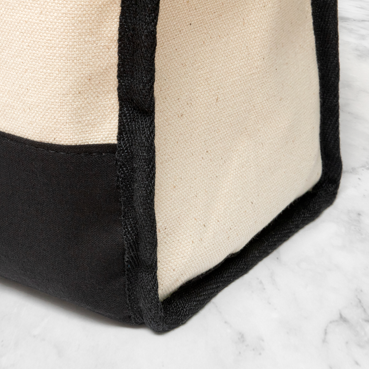 TESTING_GROUP_PRODUCT_-GROOSHI_PremiumTote_BaseDetail_Mockup.png